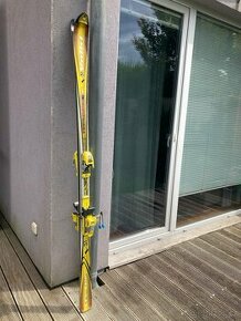 Lyže VöLKL V31 včetně vázání za hubičku