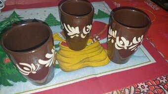 Starožitné poháry z keramiky