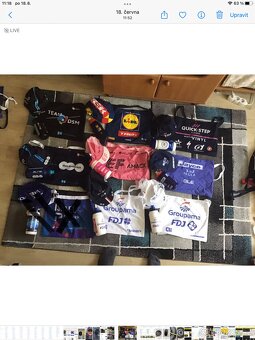 Láhev, čepice a taška cyklistických profi týmů