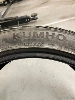 Zimní pneu Kumho Wintercraft 235/45 R19 92V