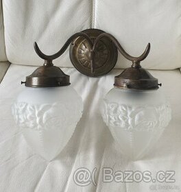 Starožitná nástěnná lampička se dvěma rameny mosaz