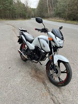 Honda CB125F (2023) – TOP STAV, výbava, 1. majitel