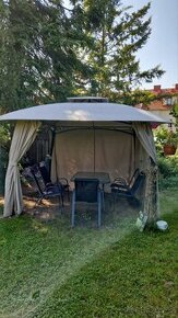 Pomocnik pri zahradnich oslavách, grilovakách a party