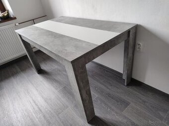 Kuchyňský stůl