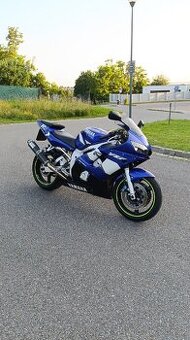 Yamaha YZF-R6 (2002) – 88 kW laděný výfuk, nové pneu