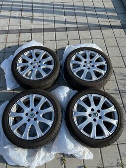 Originální ALU Škoda 5x112 R17 - Zánovní pneu Pirelli
