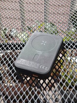 Powerbanka bezdrátová FIXED MagZen 2 10000 mAh