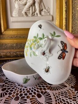 Porcelánová dóza