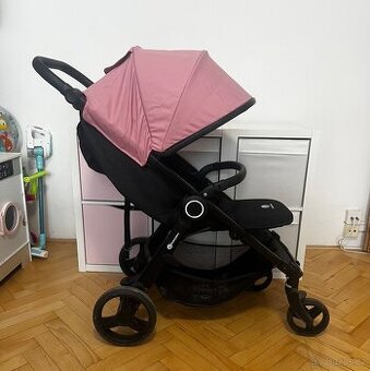 Sportovní kočárek Petite&Mars Street růžový.