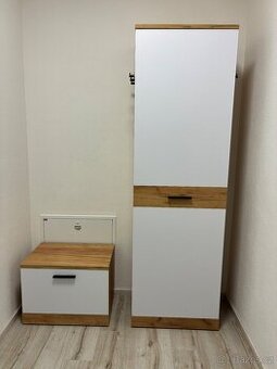 Skříň a botník skoro nové