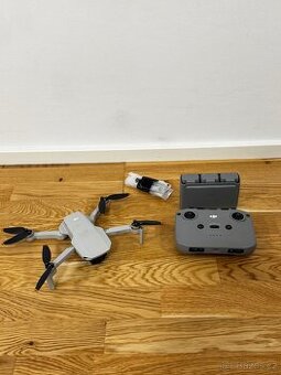 Dron DJI Mini 2 SE Fly More Combo