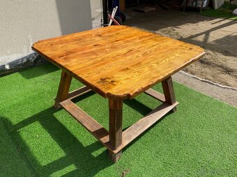 Masivní stůl borovice