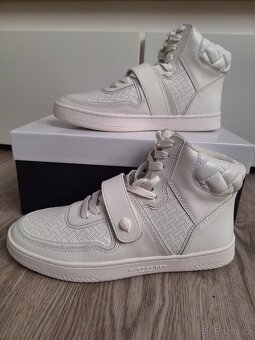 Nove kozene kotnikove tenisky Kurt Geiger 38