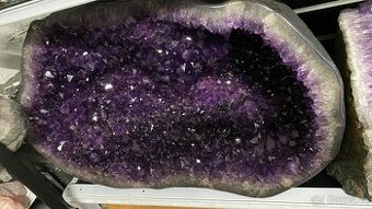 Obří oválná ametystová geoda – cca 82 × 40 cm – luxusní kus