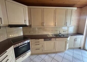 Prostorná venkovská kuchyně s vestavěnými spotřebiči,5594