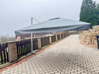 Slunečník 3x3 m, nastavitelný. 2 kusy.