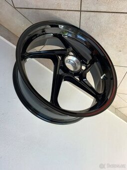 MV Agusta zadni kolo 5,5 x 17