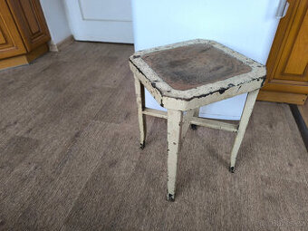 Stará židle, stolička,štokrle,židlička rok 1900-1930,zdobená