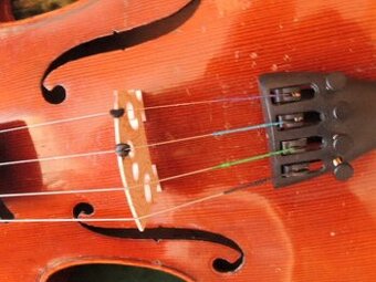 koupím staré celé housle, celou violu na hraní, na opravu