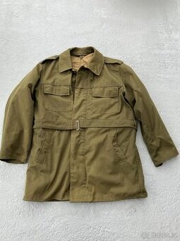 Vojenské zelený kabát. - 1