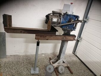 štípač dřeva - 1