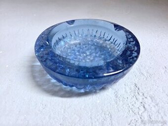 Skleněný popelník