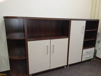 Skříňky, knihovna, stoly - skvělá cena