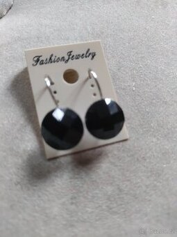 Černé náušnice pecicky