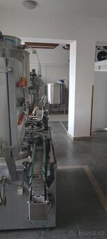 nápojová plnící linka