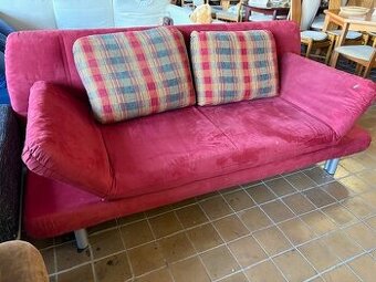 rozkládací pohovka vínová