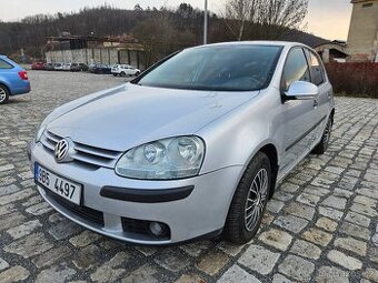 Volkswagen Golf MK5 Hatchback s benzínovým motorem 1.6 FSI,