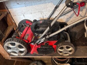 Benzinová sekačka na trávu  Hecht  543 sw