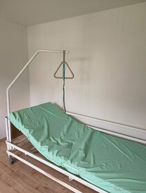 Zdravotnická postel