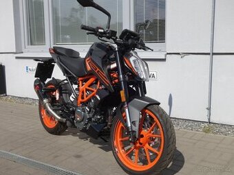 KTM 125 Duke  Pouze 905 km
