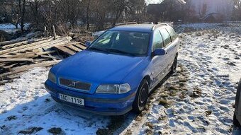 Volvo v40 - 1