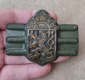 ZNAK NA KAPOTU AUT. ZÁVODY KLEMENTA GOTTWALDA - 1