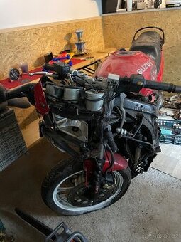 Suzuki 600F - 1