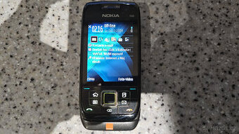 Nokia E66, volná na všechny operátory. - 1