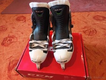 BRANKÁŘSKÉ BRUSLE CCM RIBCOR 44K JR, velikost 5D, EUR38.5