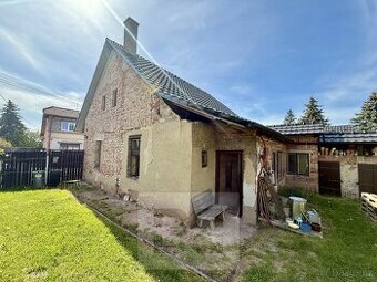 Rodinný dům na parcele o ploše 2248m2 v obci Krupá v okrese - 1