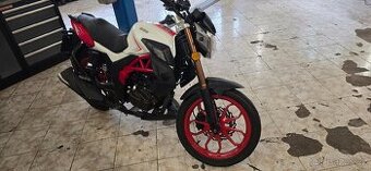 UM XTREET RC 125 7kw rok-2001 najeto 2700km