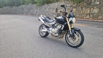 HONDU CB600F HORNET 71KW Najeto 17600 r.v 2006