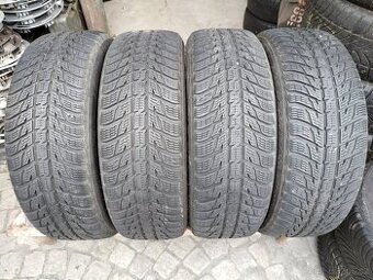 215/65/17 zimni pneu NOKIAN a PIRELLI 215/65 R17