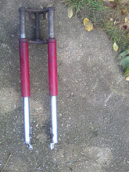 Jawa 250/350 Kývačka ND-p.a z.vidlice,podsedlov.plechy,motor