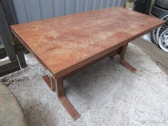 Nabízím zajimavý konferenční stolek Ludvík Volak. Původní st