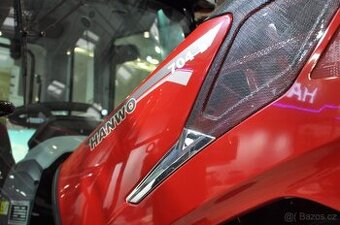 Traktor HANWO HWE 704 C, STAGE V, 4 válcový motor Víčko