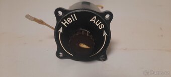 Letecký regulátor osvětlení palubni desky