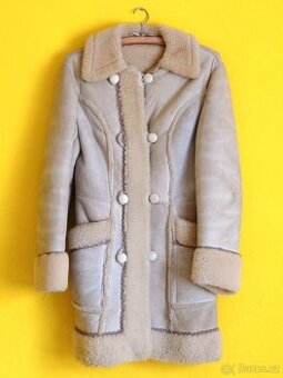 Prodám dámský bílý kožíšek z pravého beránka