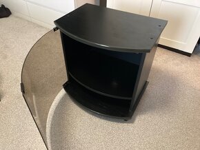 TV stolek na kolečkách - černý se sklem