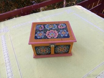 Malá starodávná malovaná truhlička/šperkovnice/krabička